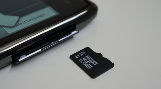 Por que cada vez menos smartphones têm slot para cartão microSD?