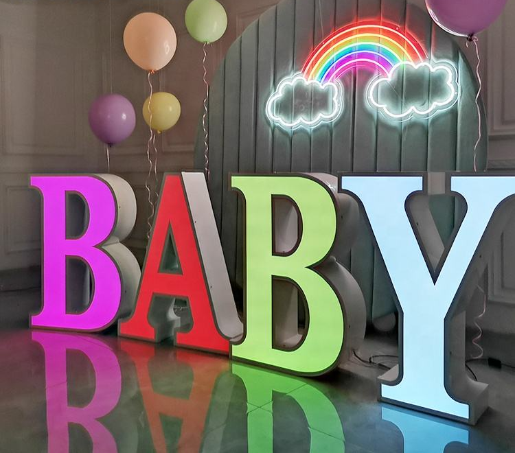 Letras Baby luminosas en alquiler.webp