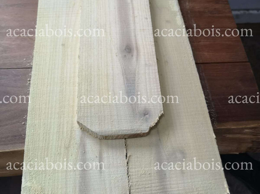 Bardeaux_sciés_acacia.jpg