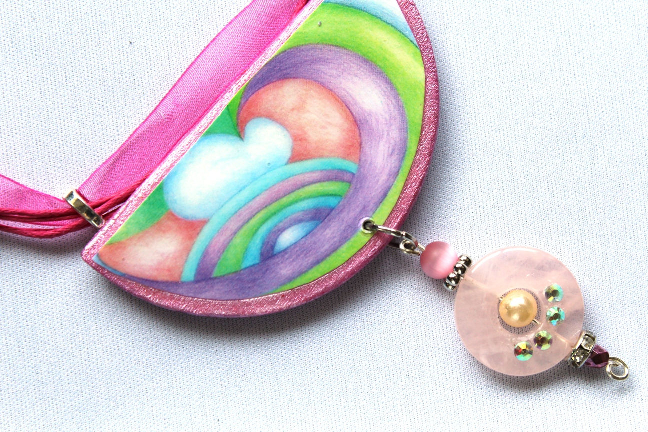 Pearly Rainbow Smile with pink quartz