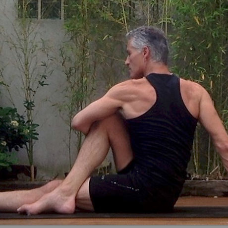 Posture yoga Alain.jpg