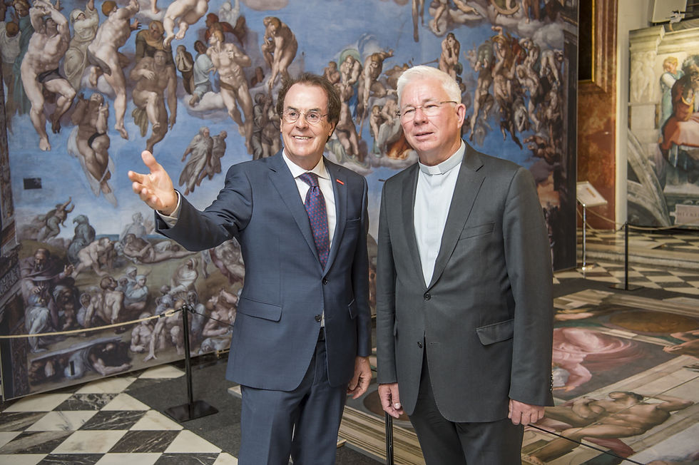 Hans Roth (Saubermacher) und der Erzbischof von Salzburg Franz Lackner besuchen die Michelangelo Ausstellung Der andere Blick in Graz