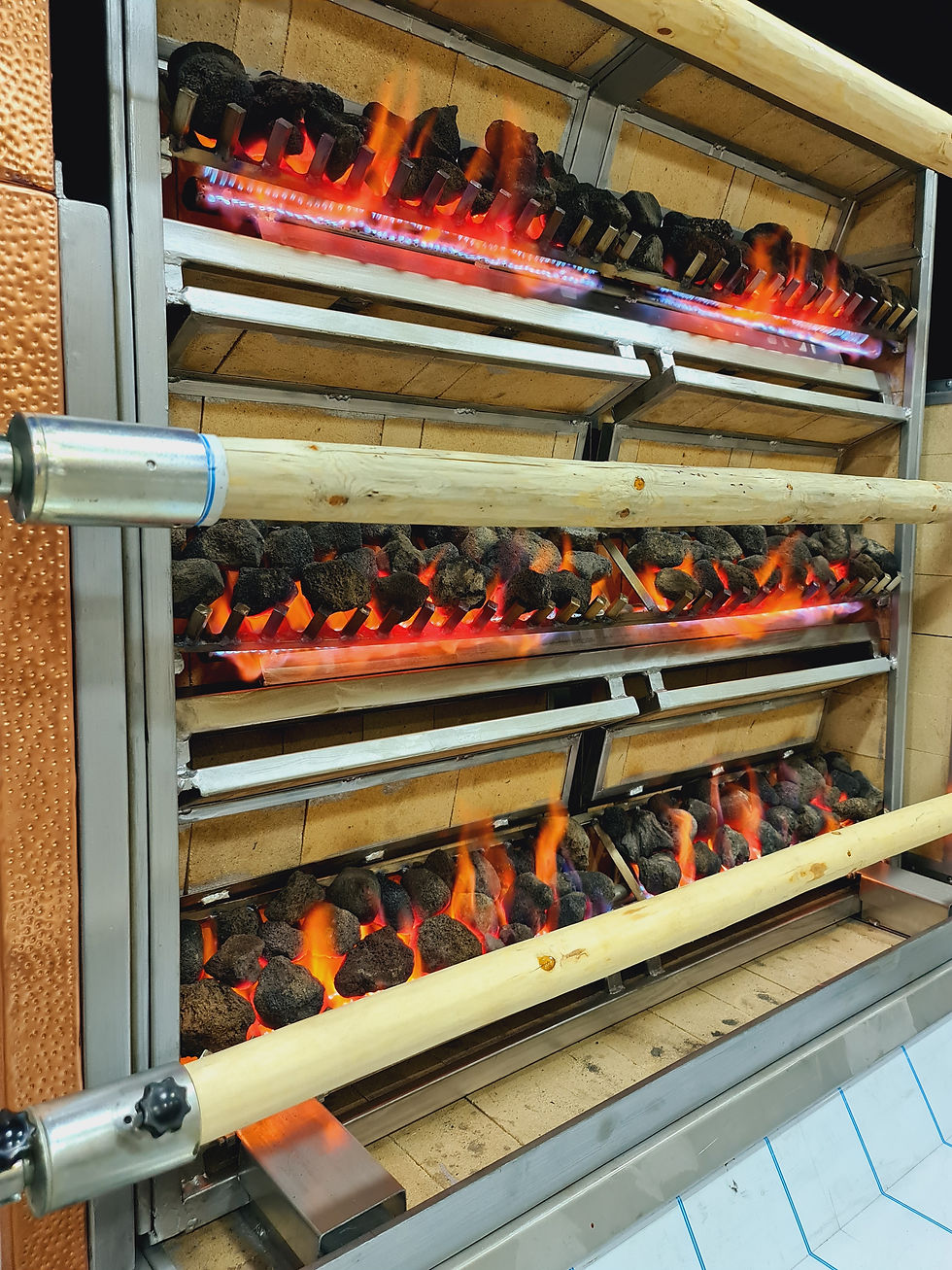 Küçük resim: Otomatik Bakır Kaplama Kuzu Çevirme Makinesi Gazlı Lav Taşlı Kuzu Çevirme