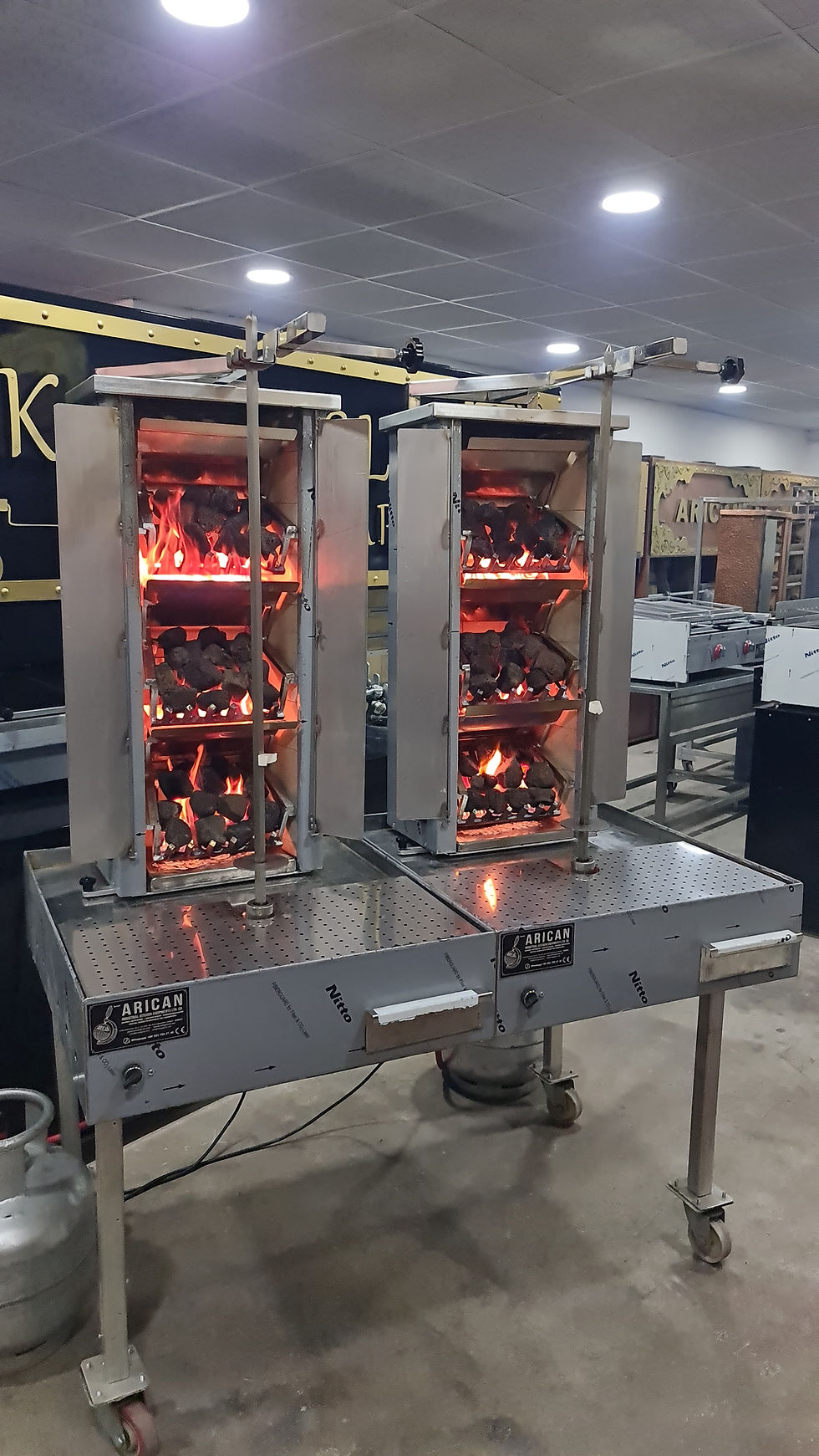 Thumbnail: Gas and Lava Stone Doner Kebab Grill 