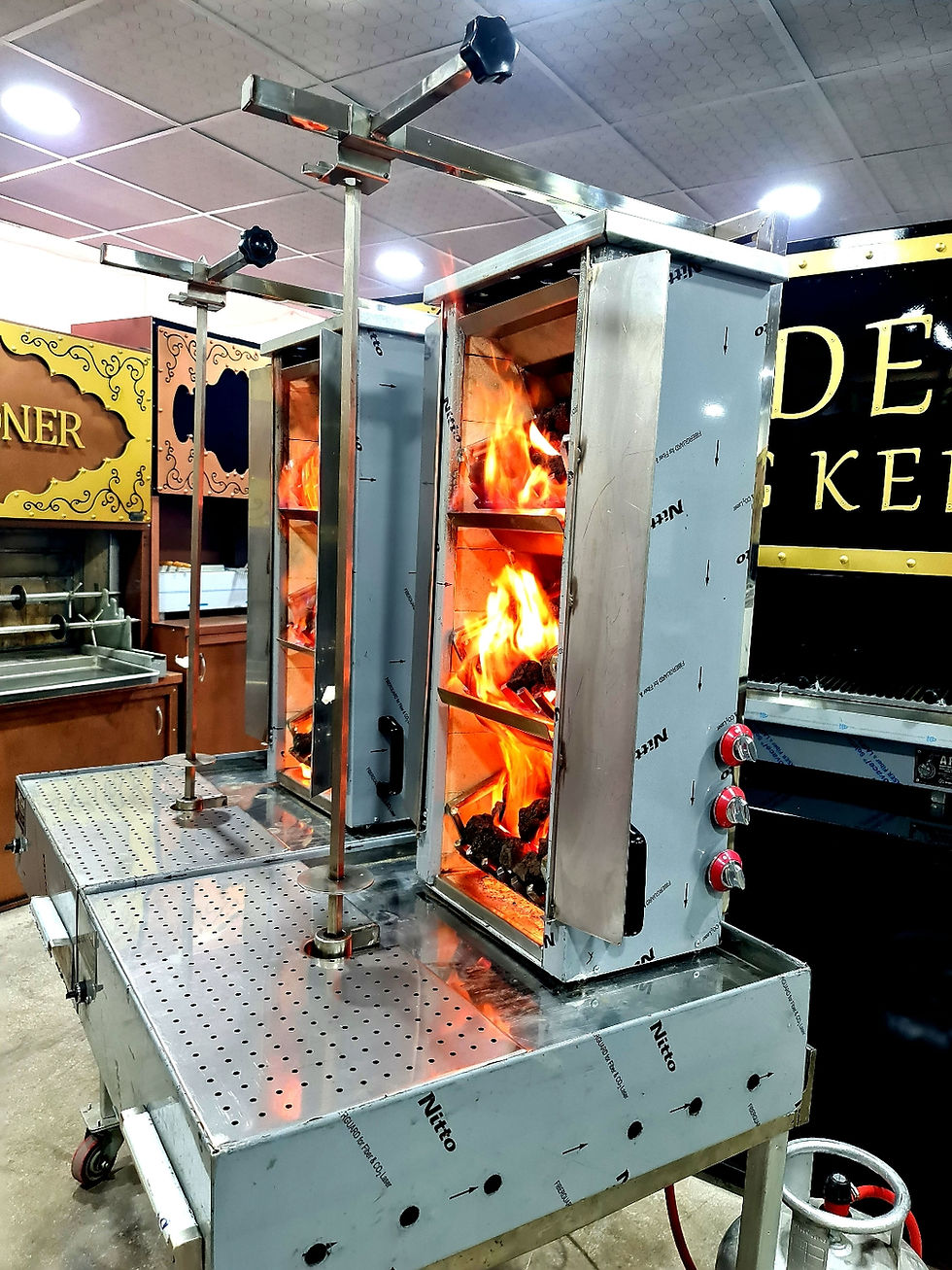 Küçük resim: Dik Döner Kebap Ocağı Gazlı Lav Taşlı Otomatik Alttan Motorlu