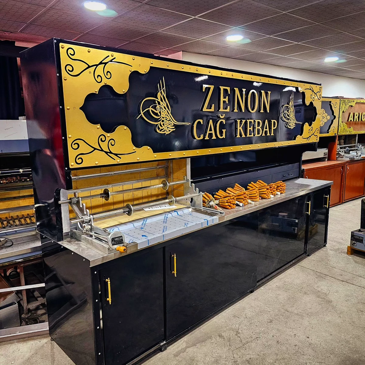 Machines à cağ kebab au bois · Métal noir · 350 cm — AG-438 · 1
