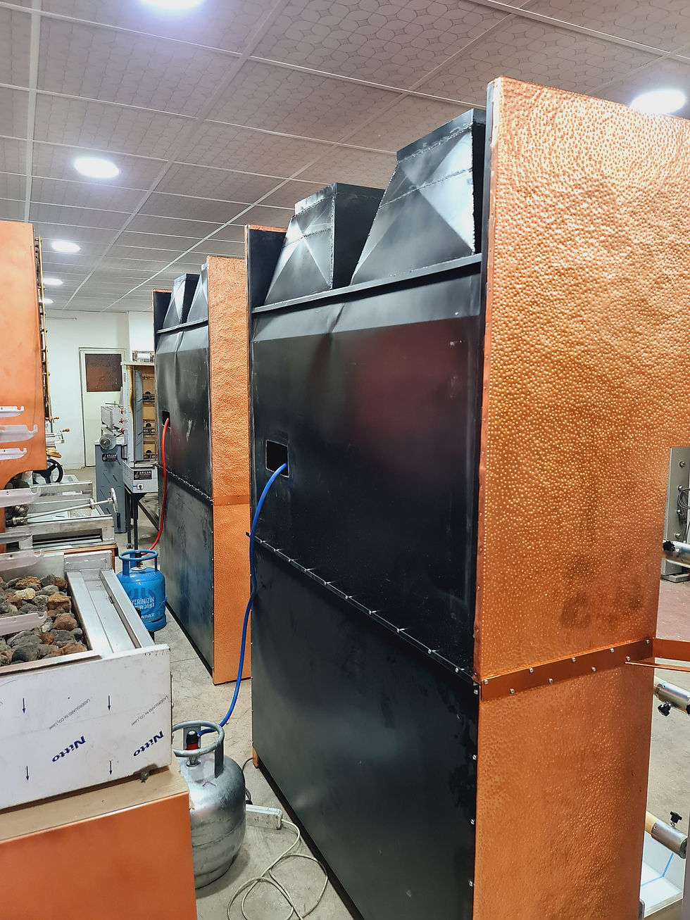 Küçük resim: Otomatik Bakır Kaplama Kuzu Çevirme Makinesi Gazlı Lav Taşlı Kuzu Çevirme