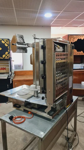 Machine à kebab avec découpe automatique · Rotation motorisée — AG-266 · 3