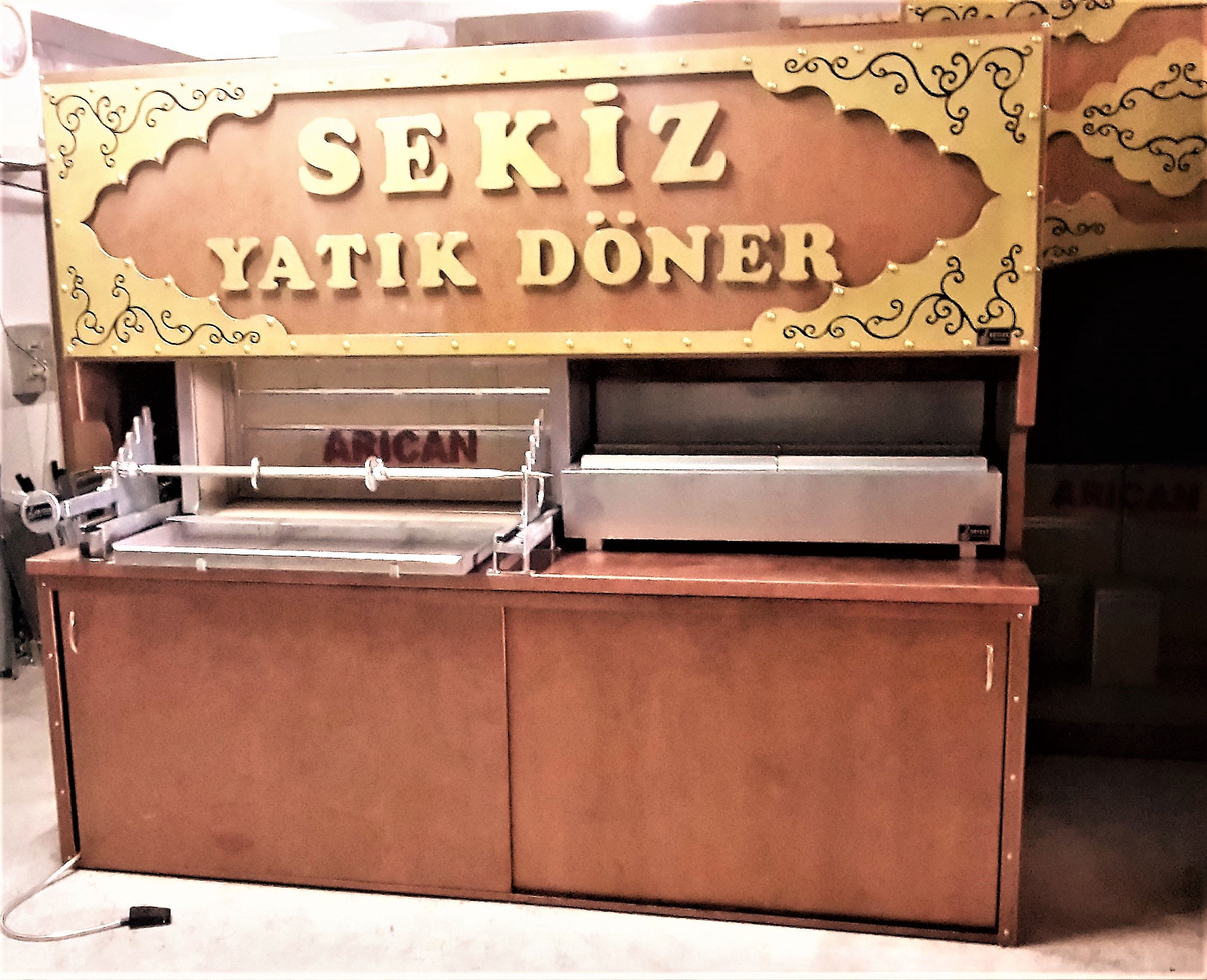 Yatık Döner Cağ Kebap Ocağı Sekiz Yatay Döner Arıcan Dişli Çevirme Sistemi