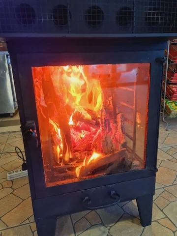 Poêle à bois avec ventilateur — AG-126 · 4