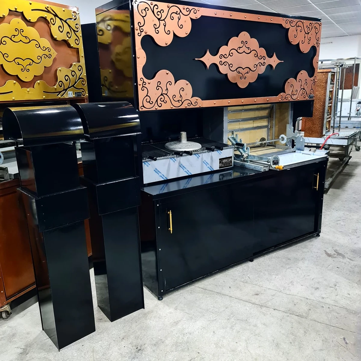 Holzbefeuerte Cağ-Kebab-Grills · Schwarzes Metall · 200 cm — AG-071 · 1