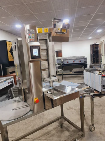 Machine à kebab avec découpe automatique · Rotation motorisée — AG-266 · 6