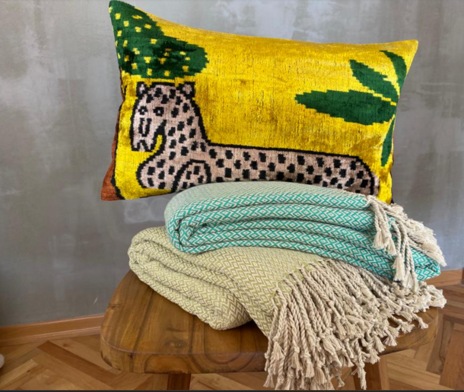 サムネイル： NADIA DAFRI ベルベットクッションカバー 40cm*60cm IKAT-5