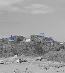 Oddanesand: KNA Hedmarks hytter markert med blått flagg. Fra venstre Hedmarkshytta, Hamarhus og Østerdalsstua. Bildet er lånt fra visitnevlunghavn.no