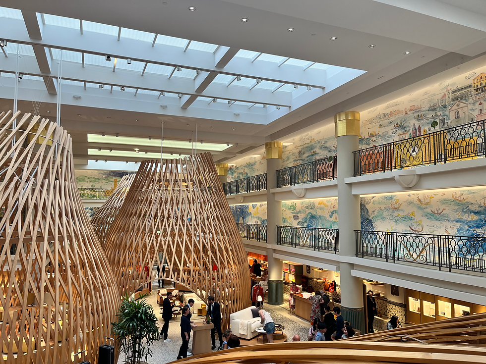 パリ7区　エルメス　セーヴル店 　店内の様子　©️Allo France Jp