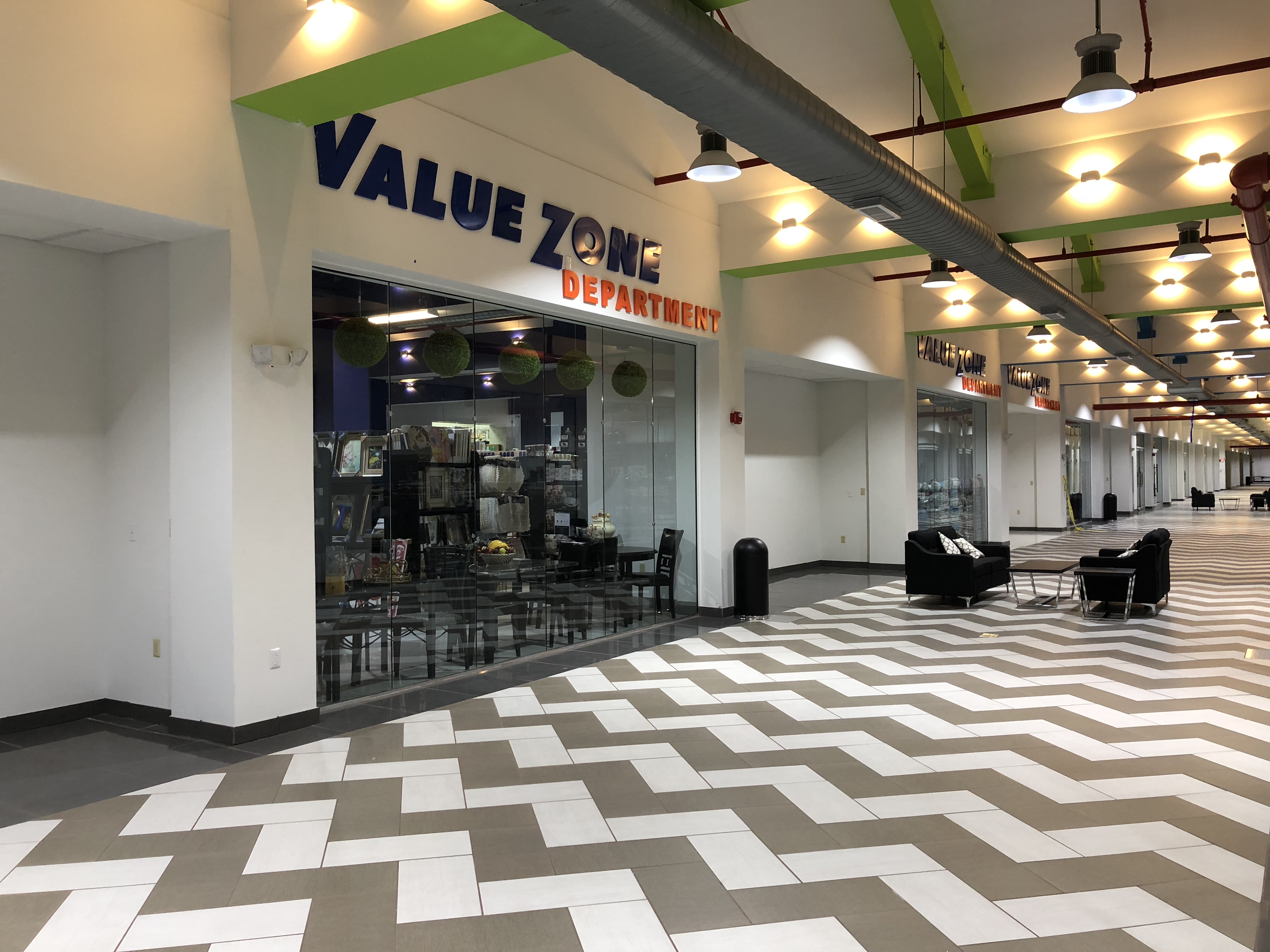 Store Valley Mall Plaza Outlet United States