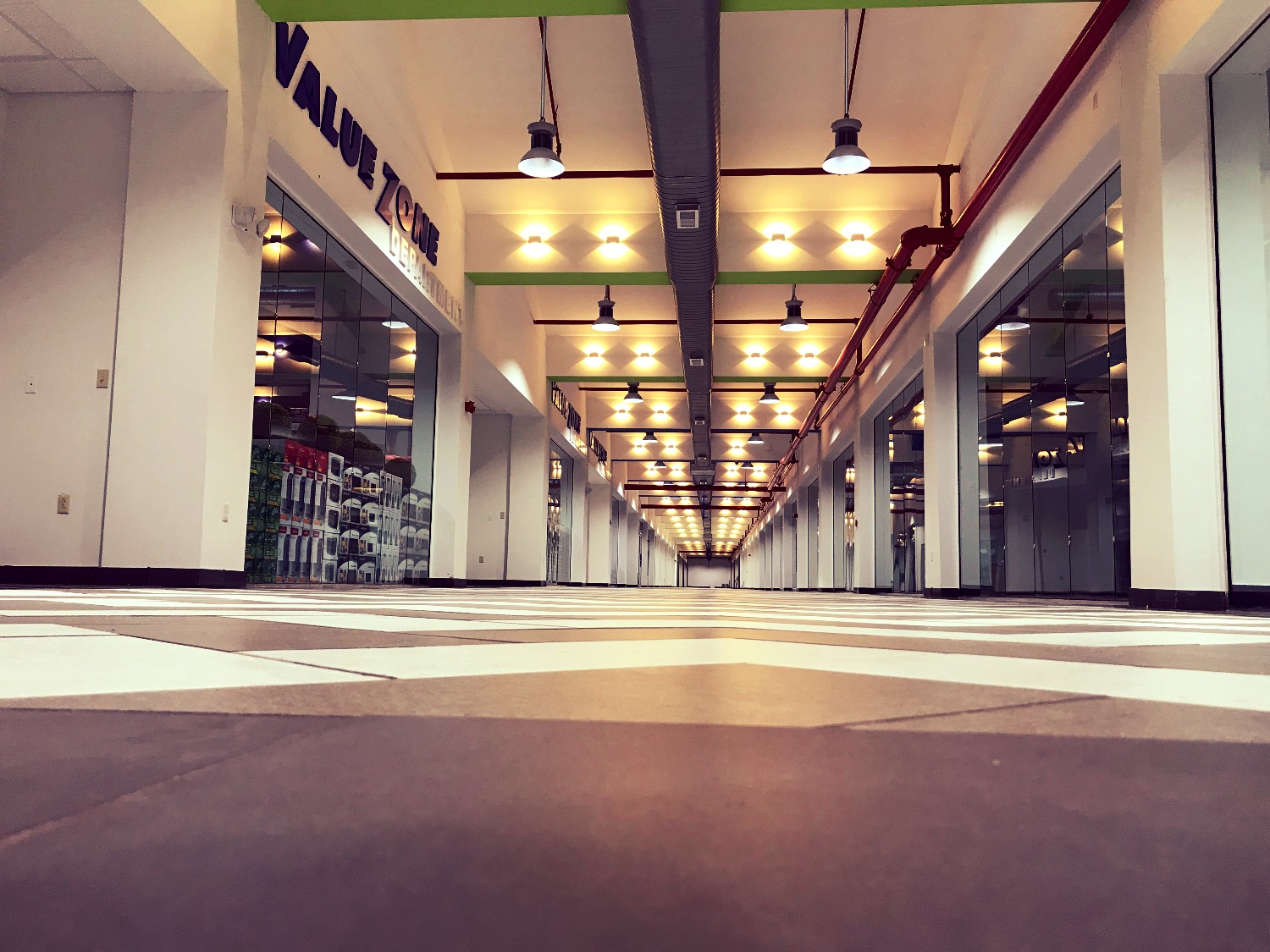 Store Valley Mall Plaza Outlet United States