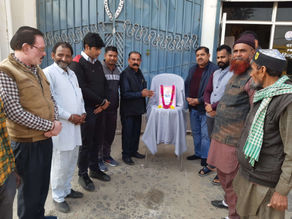 अटल बिहारी वाजपेयी के चित्र पर पुष्प अर्पित कर भाजपा कार्यकर्ताओं ने दी श्रद्धांजलि