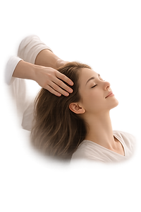 WOMEN’S EXPERIENCE Donna durante trattamento rilassante capelli e benessere
