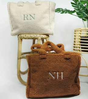 Teddy tas met geborduurde initialen