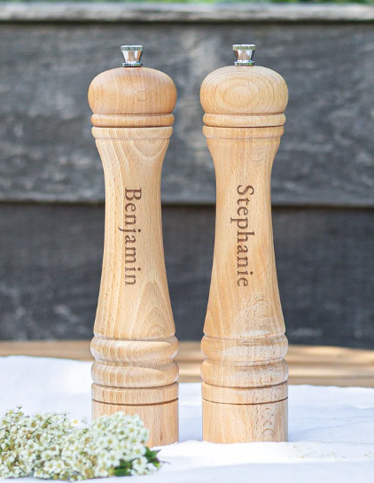 Peper en zout molen op tafel