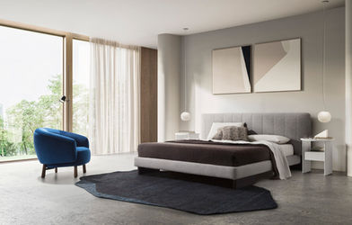 תמונת אווירה מיטה דגם קיליאן ולצידה שידה וכורסא דגם ריו. 