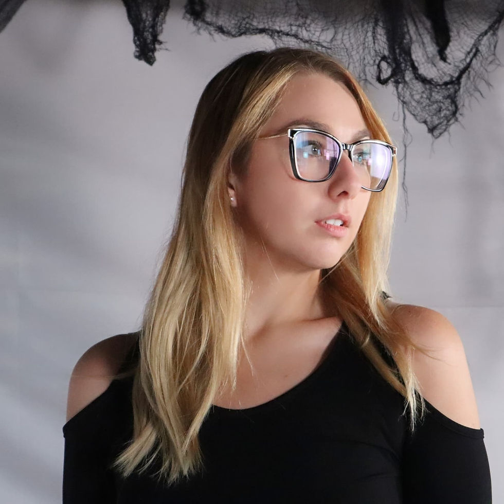 girl looking to her left with zeelool glasses on using code BSJ20 for 20% off august 2025