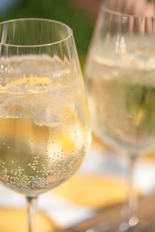 Photographie, fines bulles d'un cocktail Spritz normand Distillerie de la Seine au Havre par Chloé Baeyaert.