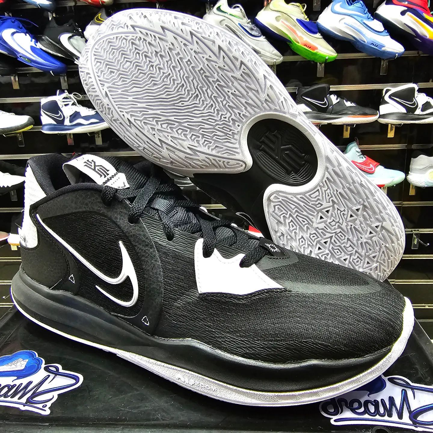 Nike Men's Kyrie Low TB Basketball Shoes Academy