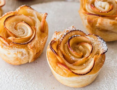 Apfel-Zimtrosen mit Blätterteig