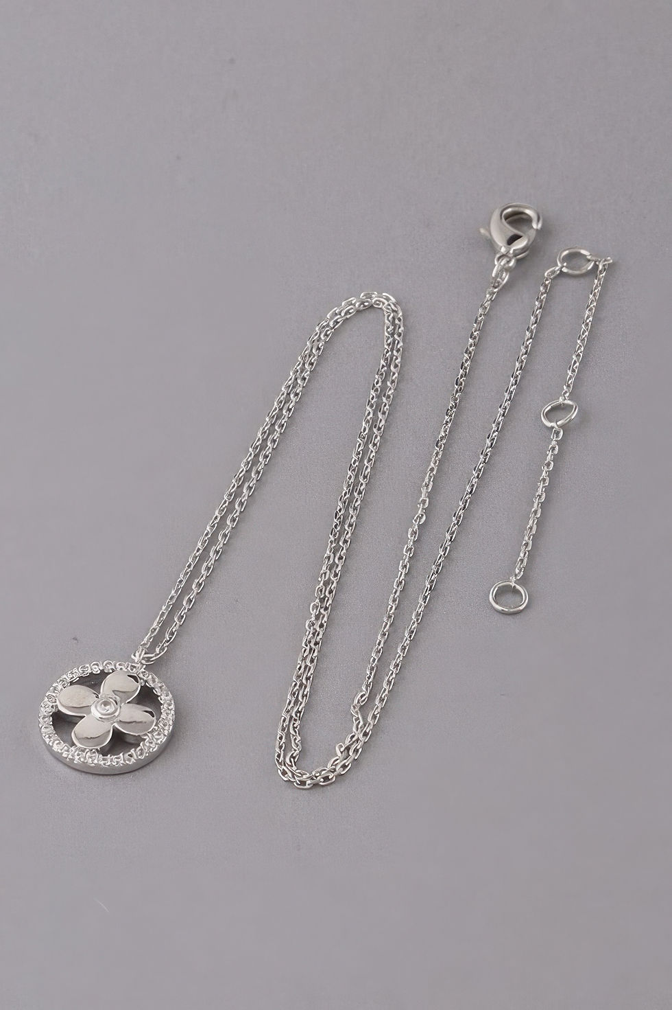 Thumbnail: Jewel Lined Clover Pendant Necklace 