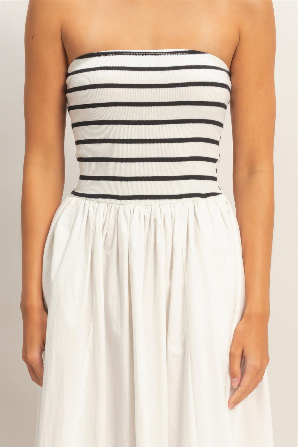 Thumbnail: Striped Strapless Flowy Midi Dress