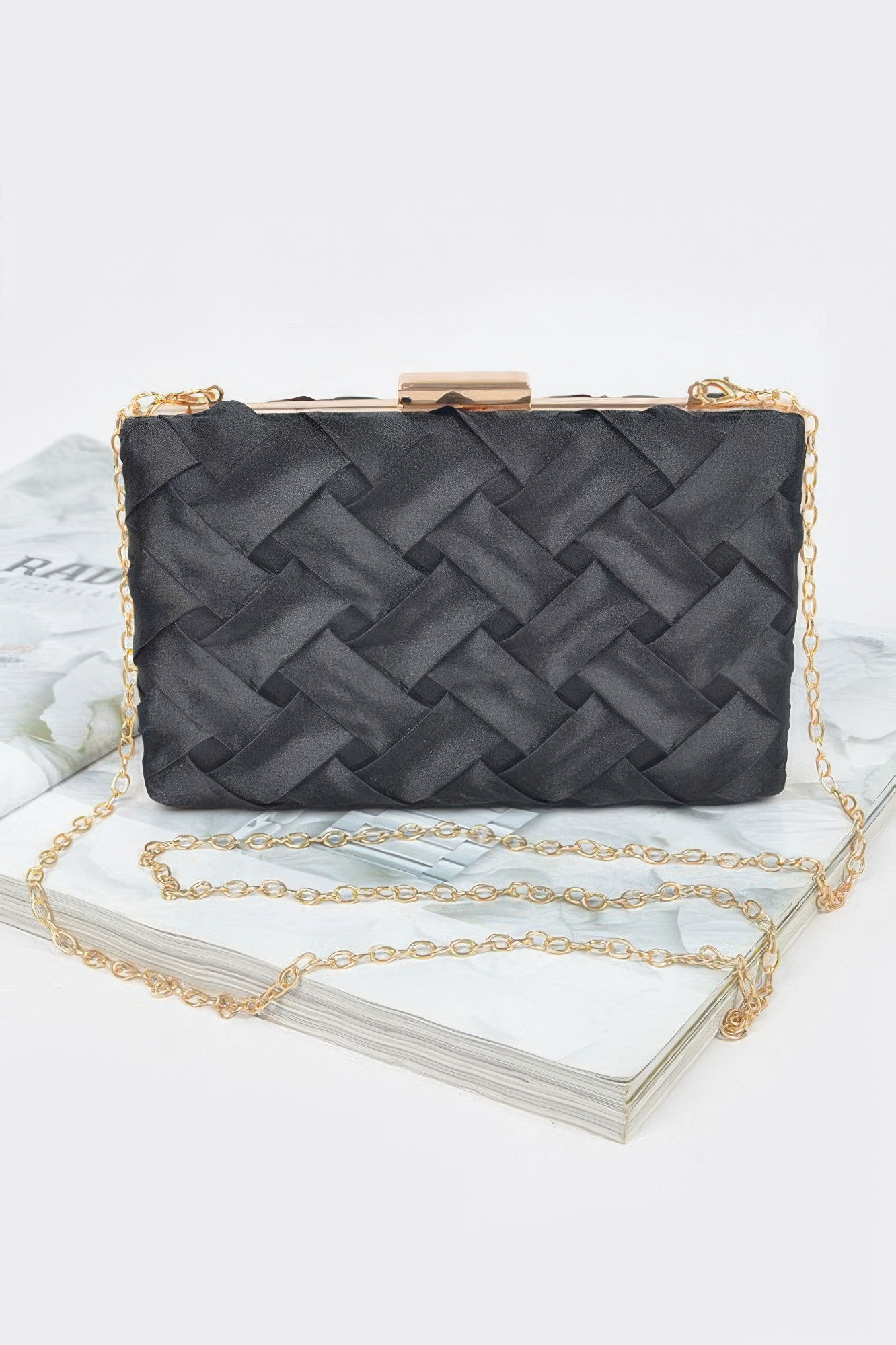 Cross Hatched Chain Clutch