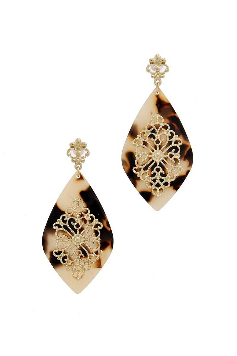 Thumbnail: Teardrop Moroccan Pattern Earring