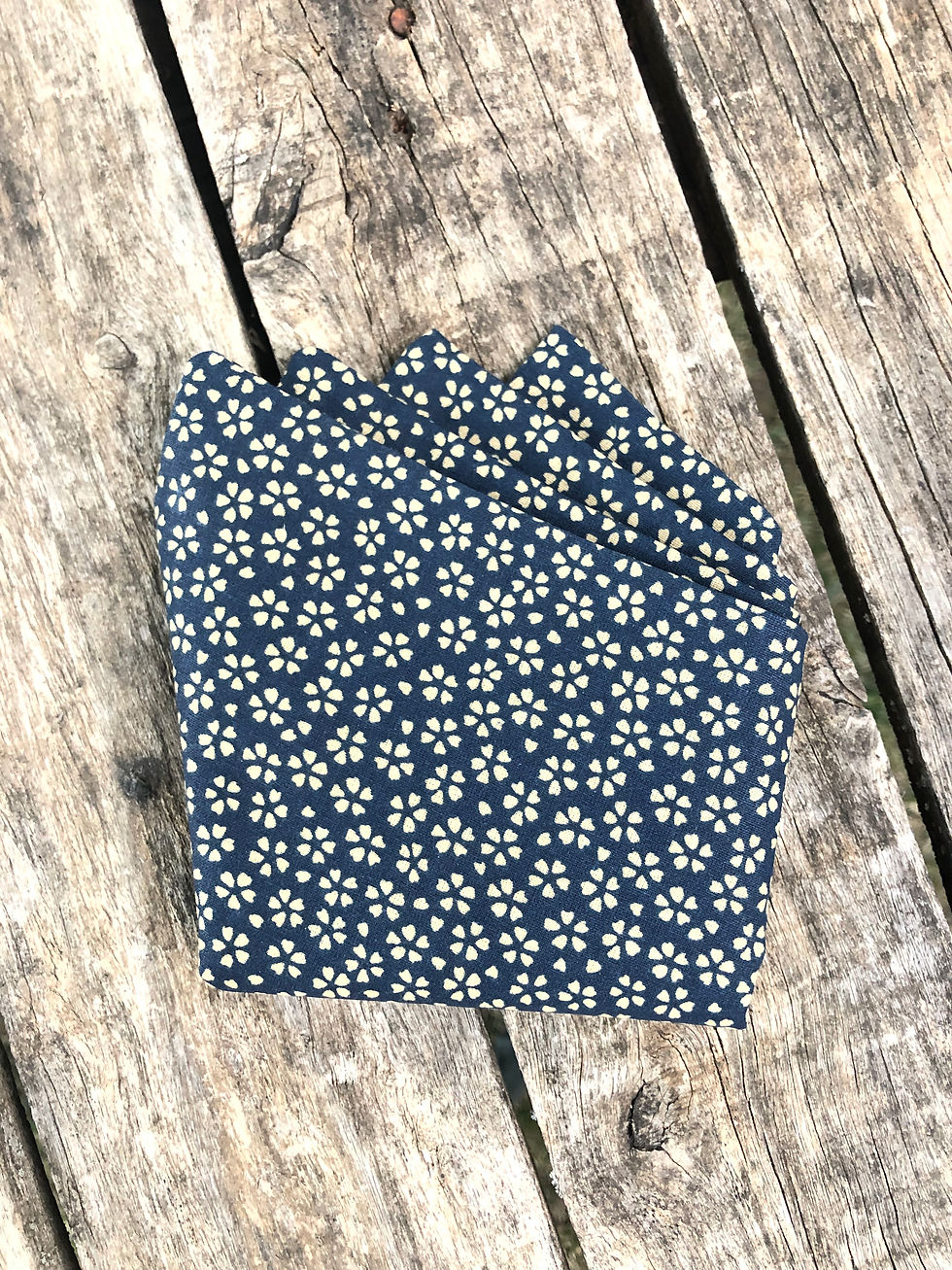 Miniature : carre de poche ou pochette de costume pliée champetre fleurs bleues pour mariage nature, boheme