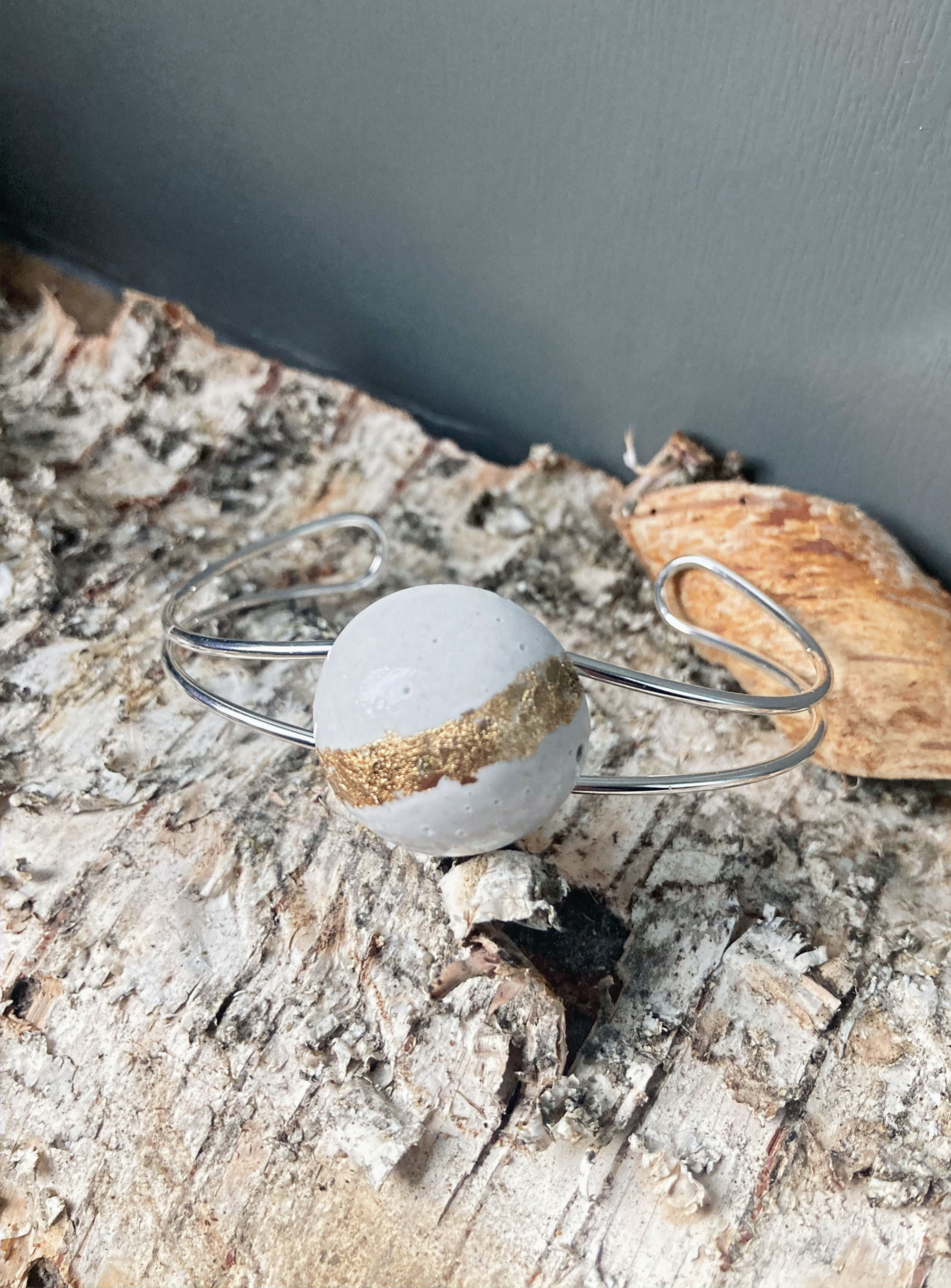 Bracelet argenté - demi sphère béton