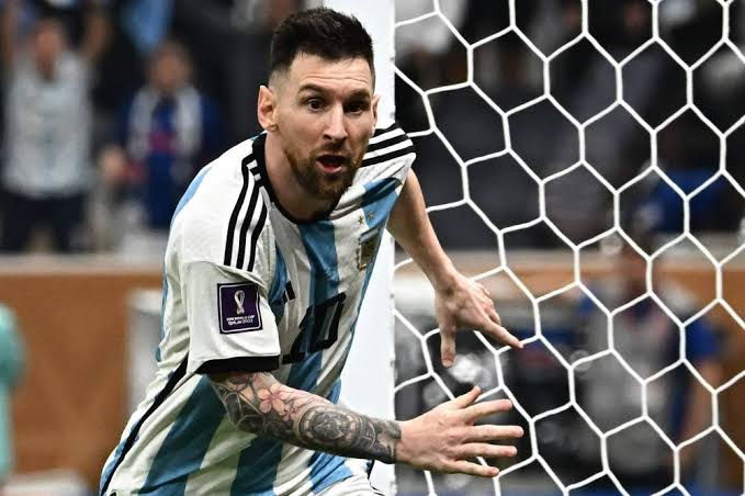Messi marca 3 golos e iguala Klose no topo do Mundial