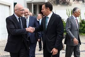 Passos Coelho quer Montenegro a governar e a se distrair pouco