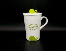 Керамична чаша с метална бъркалка кит