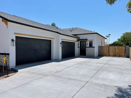 Luxury Home - Garage and Casita