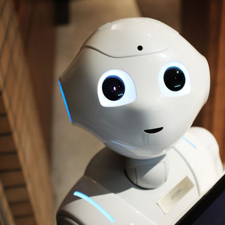 Entdecken Sie die 7 entscheidenden Schritte für eine erfolgreiche Transformation zu SAP S/4HANA: strategische Planung, Wahl des Migrationspfads (Greenfield oder Brownfield), Überprüfung der Systemvorbereitung, Datenmigration, Funktionstests, Schulung der Benutzer und Go-Live.