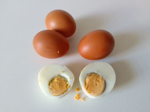 Huevos cocidos en freidora de aire