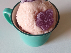 Helado de violetas en robot de cocina