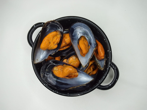 Mejillones al vapor en olla GM