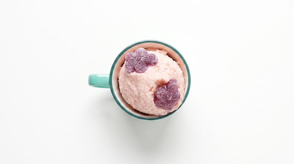 Helado de violetas en robot de cocina