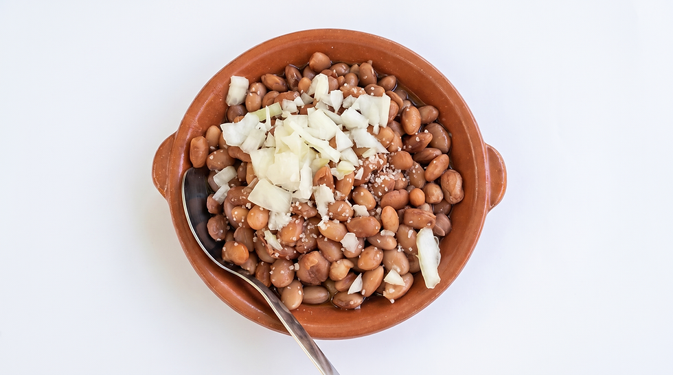 Salada de feijão (ensalada templada portuguesa de alubias pintas y cebolla)