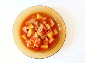 Guiso de patatas con salmón en olla GM