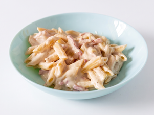 Macarrones con bacon y bechamel en robot de cocina