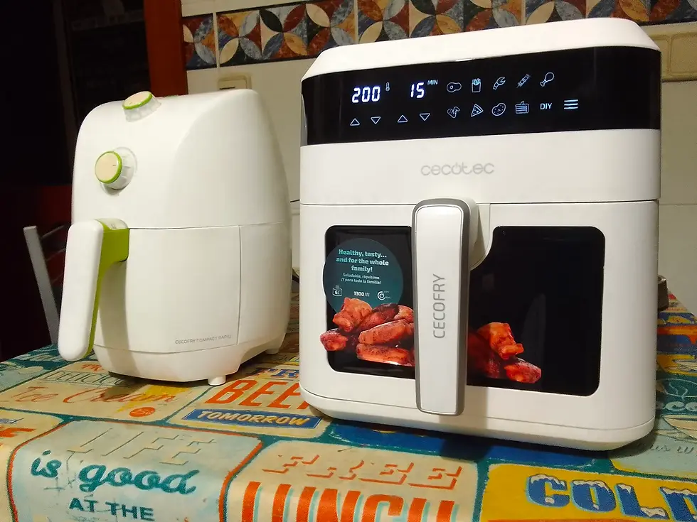 A la izquierda Cecofry Compact a la derecha 6000 windows