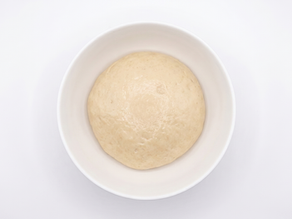 Masa de pizza en robot de cocina